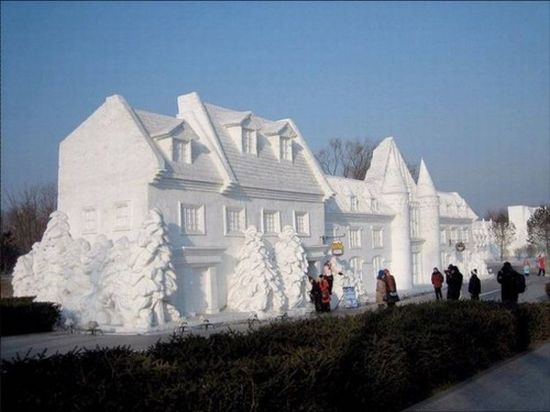 Ice and Snow Sculptures by techblogstop